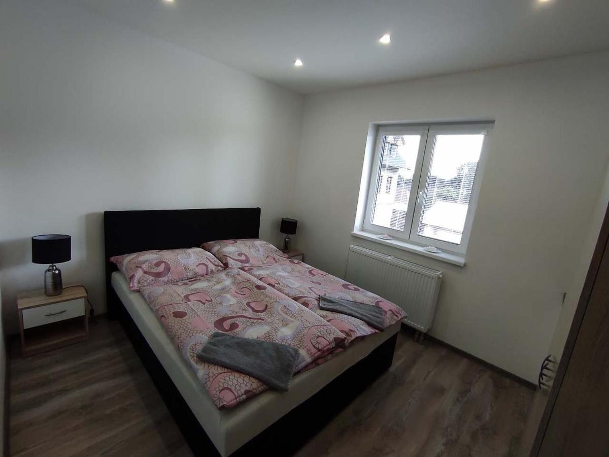 Květinové apartmány u Jordů Marenice Extérieur photo