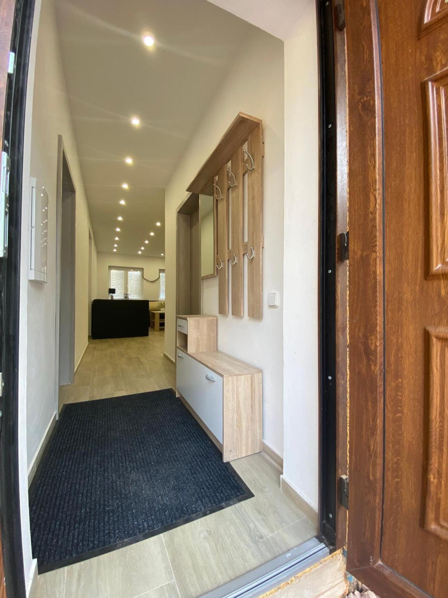 Květinové apartmány u Jordů Marenice Extérieur photo