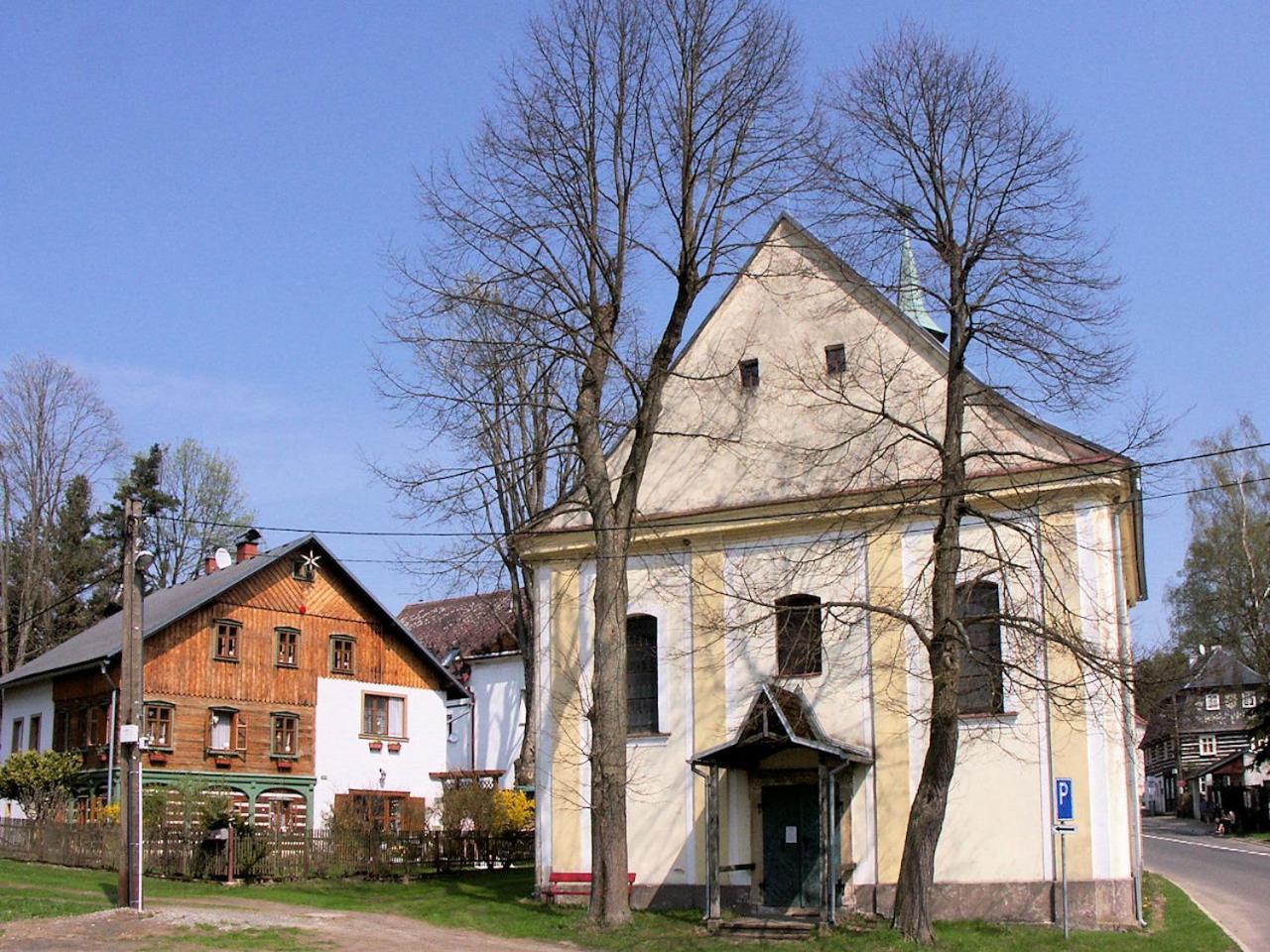 Květinové apartmány u Jordů Marenice Extérieur photo