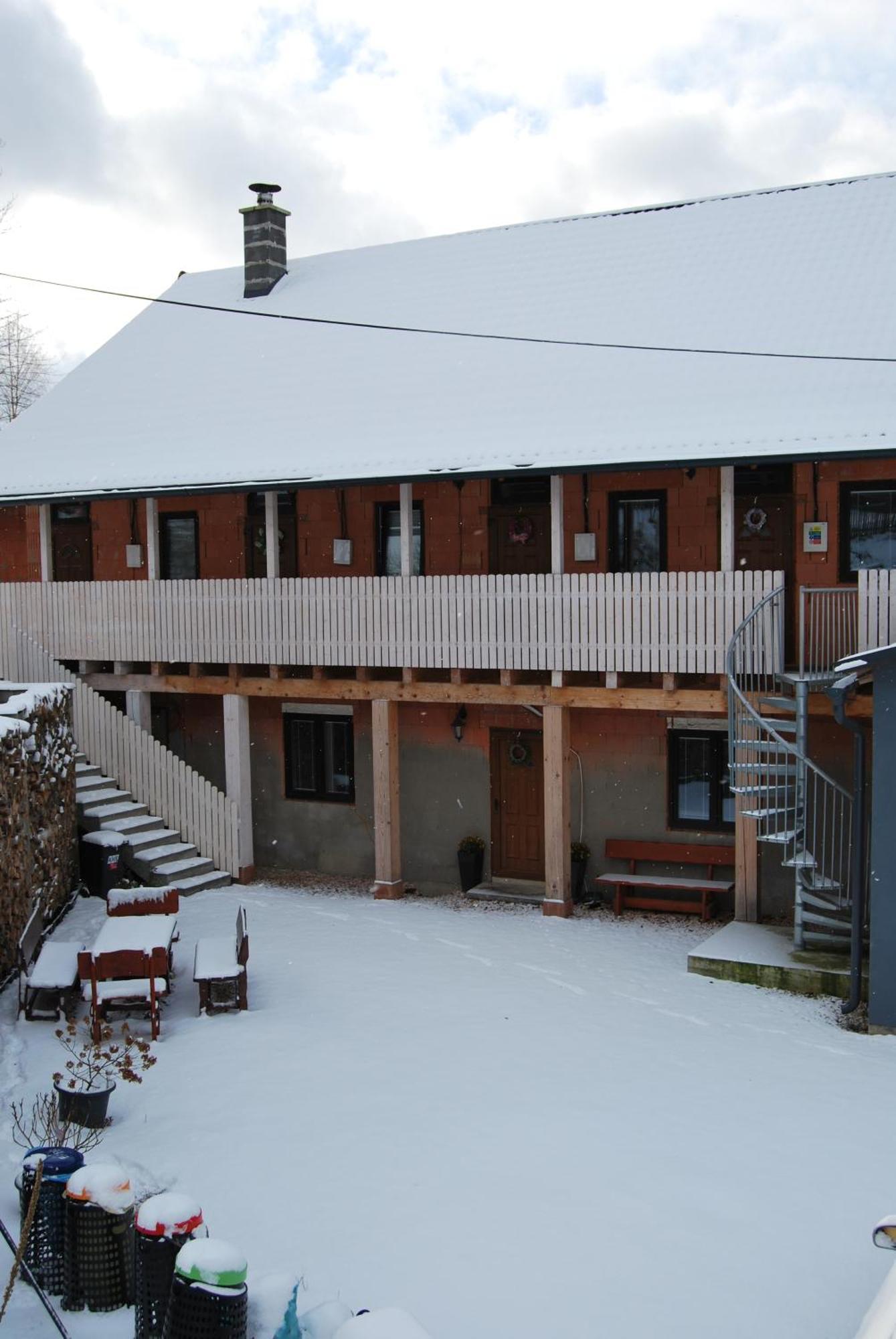 Květinové apartmány u Jordů Marenice Extérieur photo